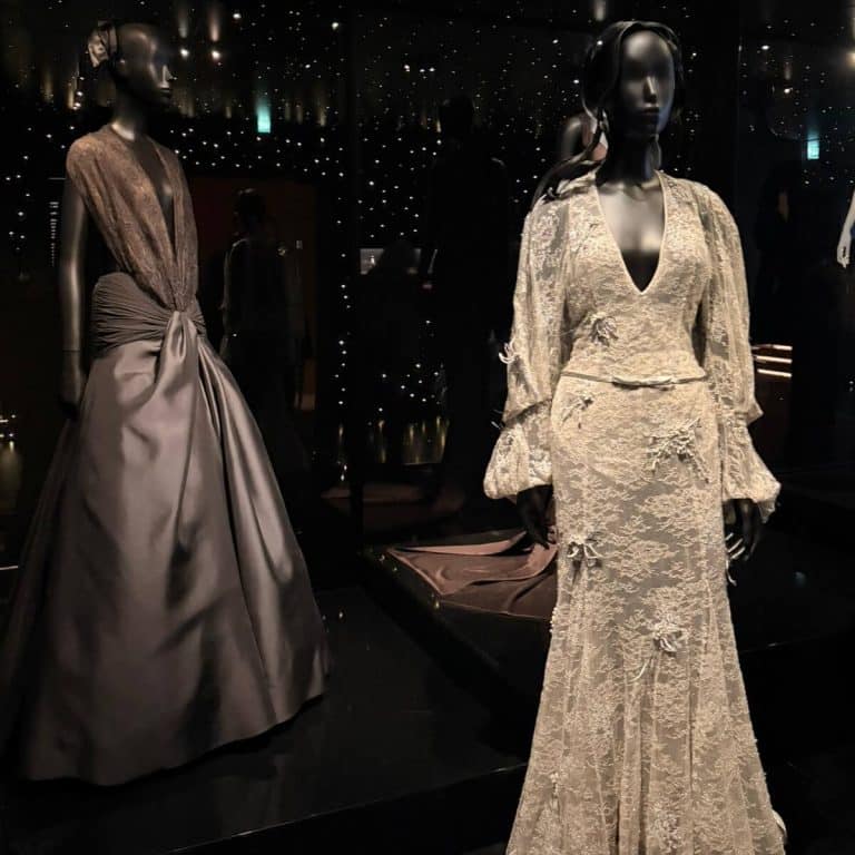 Robes emblématiques de la Galerie Dior découvertes par les étudiantes du BTS Esthétique de L’Amandier