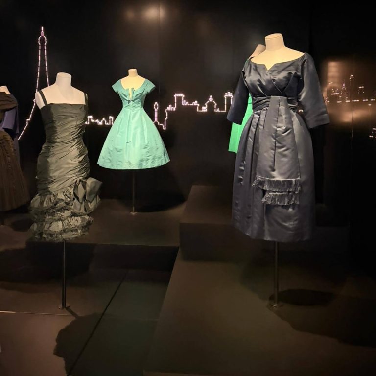 Robes emblématiques de la Galerie Dior découvertes par les étudiantes du BTS Esthétique de L’Amandier