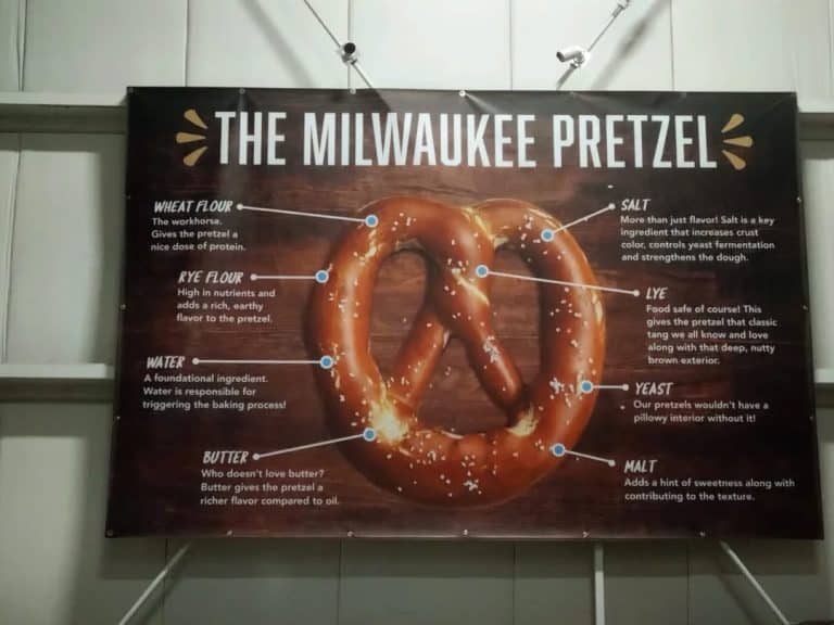 Affiche expliquant la fabrication du pretzel observée par les élèves en visite professionnelle à Milwaukee