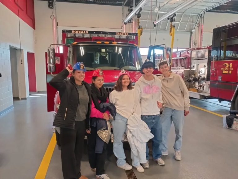 Élèves du lycée L’Amandier en visite dans une caserne de pompiers aux États-Unis