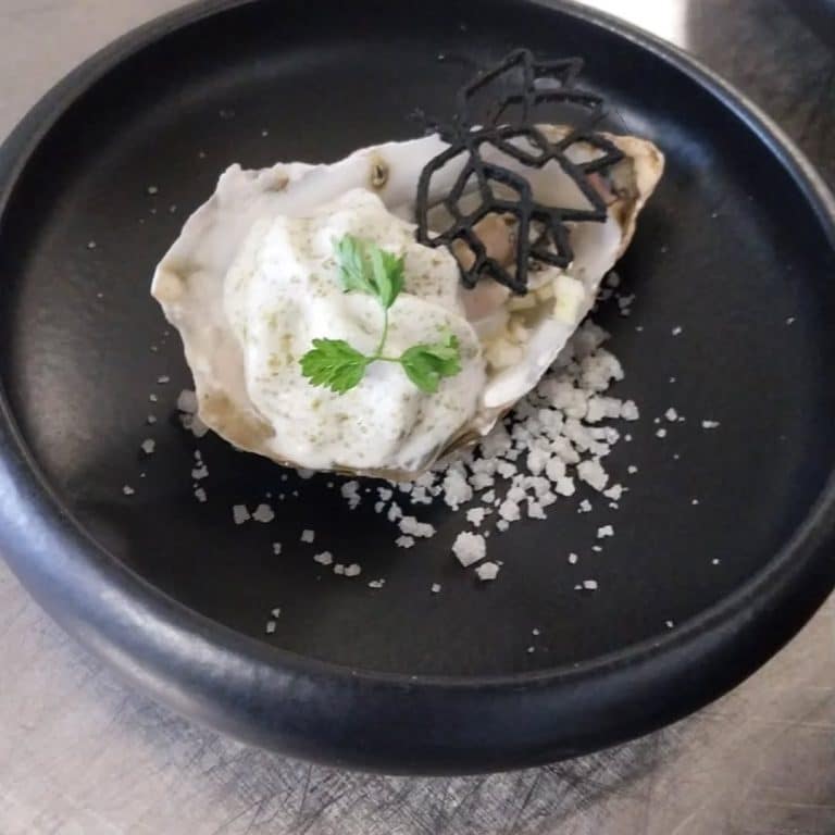 Huître gastronomique dressée par les élèves lors de la soirée Bretagne Normandie